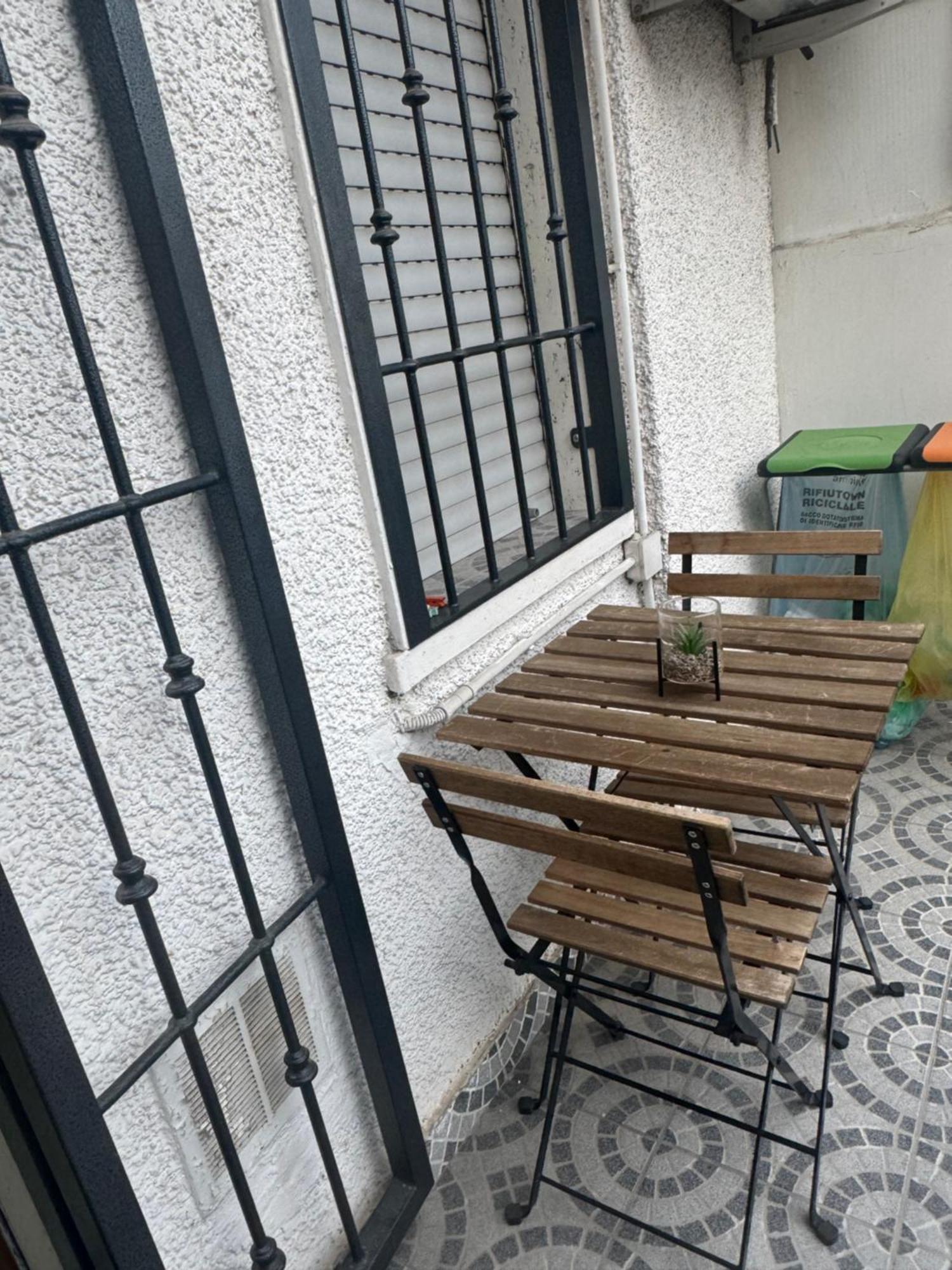 Casa Alessio - Elegante Appartamento Nel Cuore Di チェザーノ・モデルノ エクステリア 写真