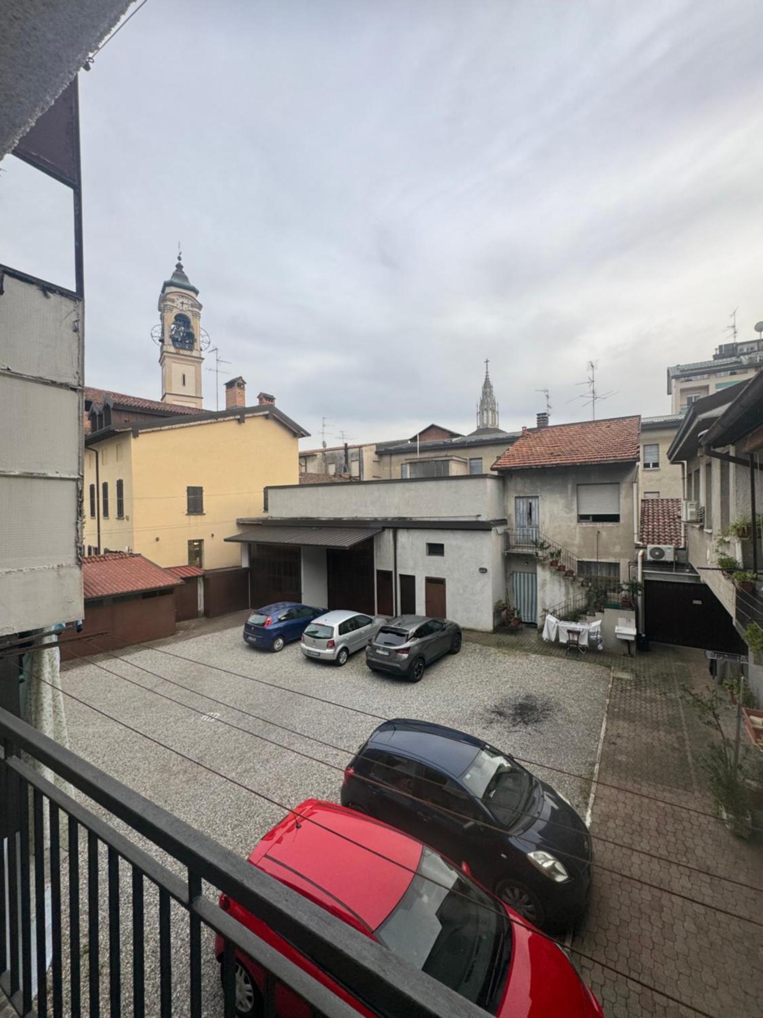 Casa Alessio - Elegante Appartamento Nel Cuore Di チェザーノ・モデルノ エクステリア 写真